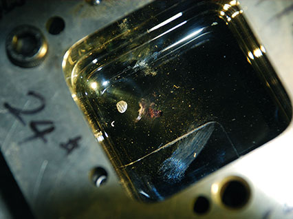 <a href='http://www.aidba.cn/product/3.htm' class='text_a'>模具激光焊機(jī)</a>修復(fù)鏡面模具效果